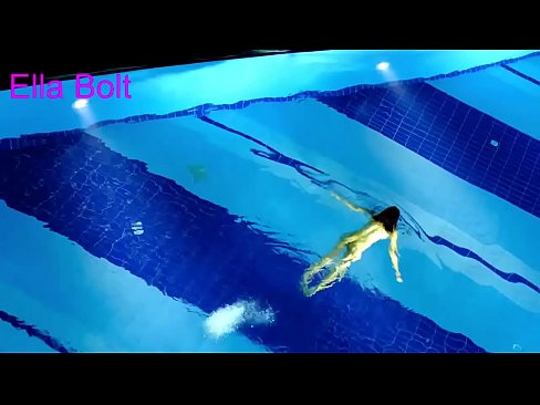 ❤️ Ik kin net ophâlde te sjen, jonge blonde fongen neaken swimmen yn ELLA BOLT resort pool ❌ Kwaliteitsseks op fy.com-porn-mz.ru ️❤