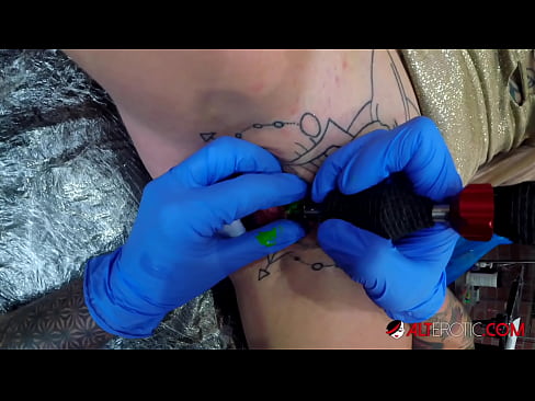 ❤️ Ekstreem tattooed hottie Sully Savage krige in tattoo op har klitoris ❌ Kwaliteitsseks op fy.com-porn-mz.ru ️❤
